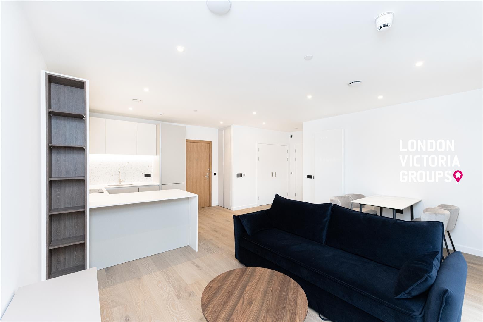 Flat Carnwath Road in Greater London