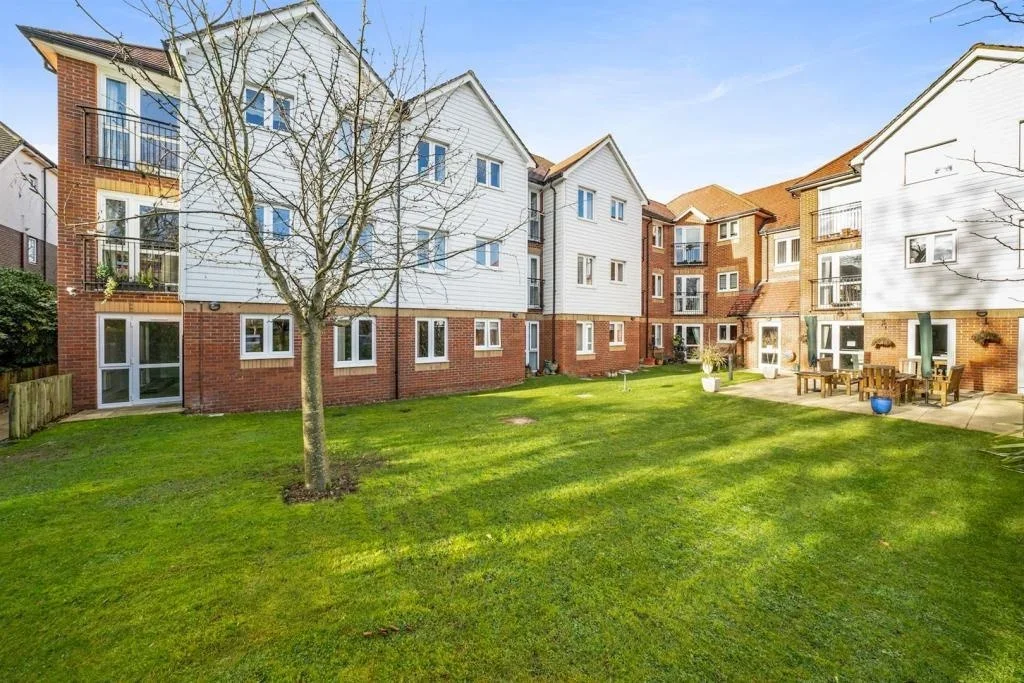Flat Penlee Close in Edenbridge