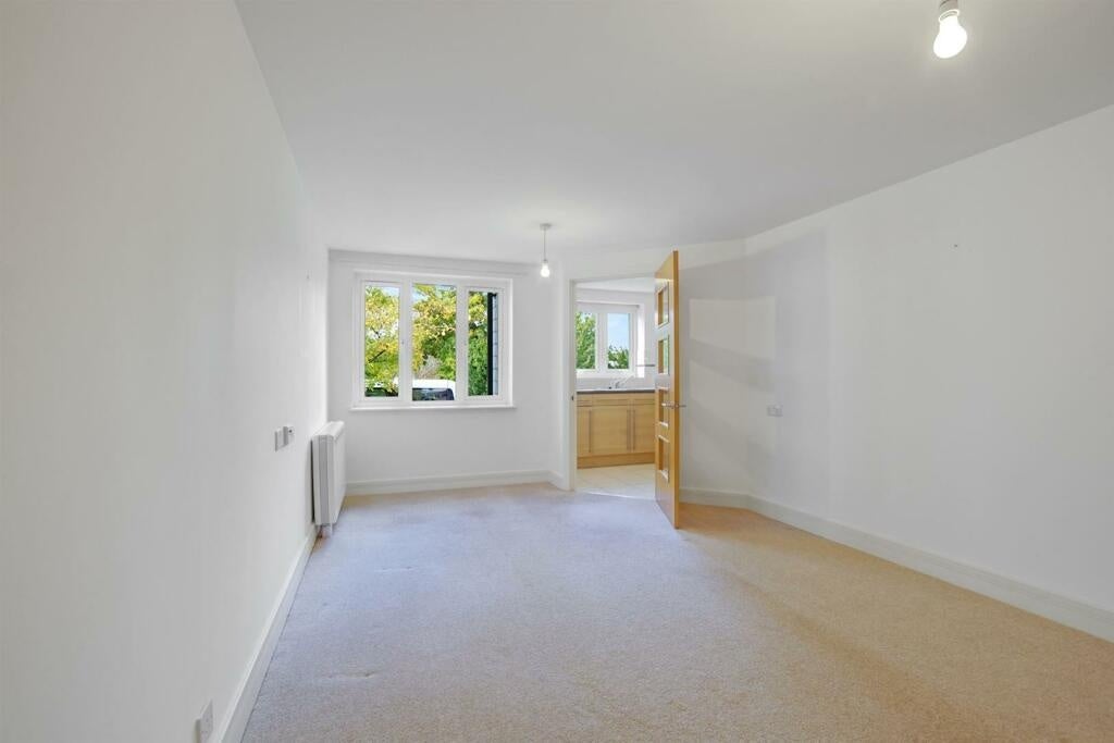 Flat Penlee Close in Edenbridge