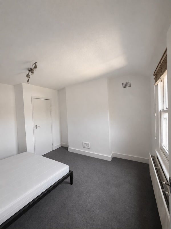 Flat Palace Road in Greater London