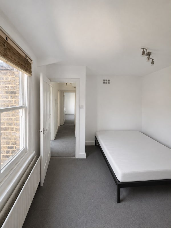 Flat Palace Road in Greater London