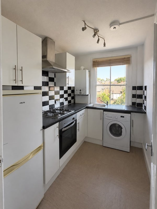 Flat Palace Road in Greater London