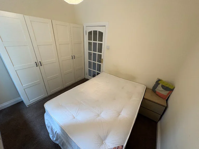 Flat Thornwood Avenue in Glasgow