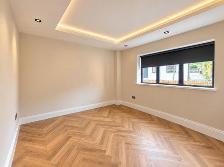 Flat Hazelwood Avenue in Greater London