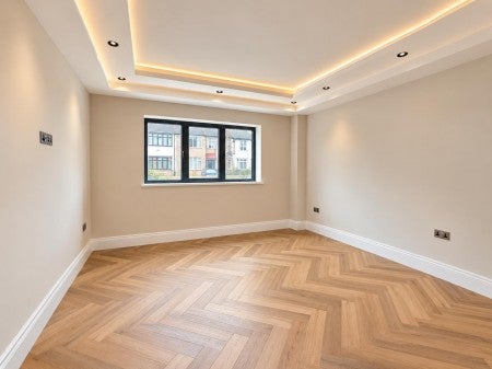 Flat Hazelwood Avenue in Greater London
