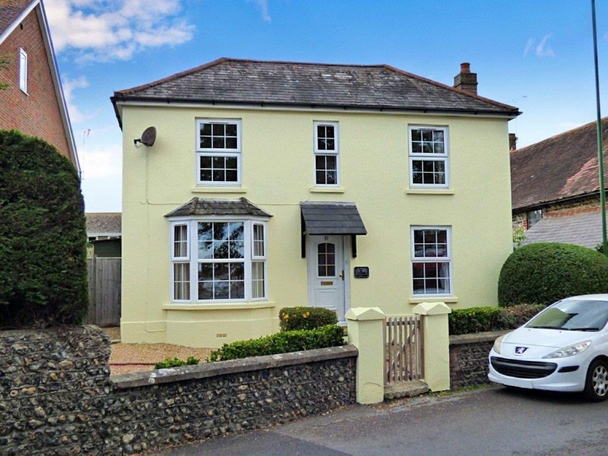 House Sea Road in Arun