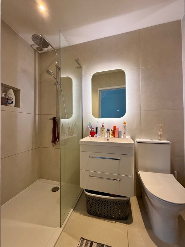 Room Stapleton Road in Greater London