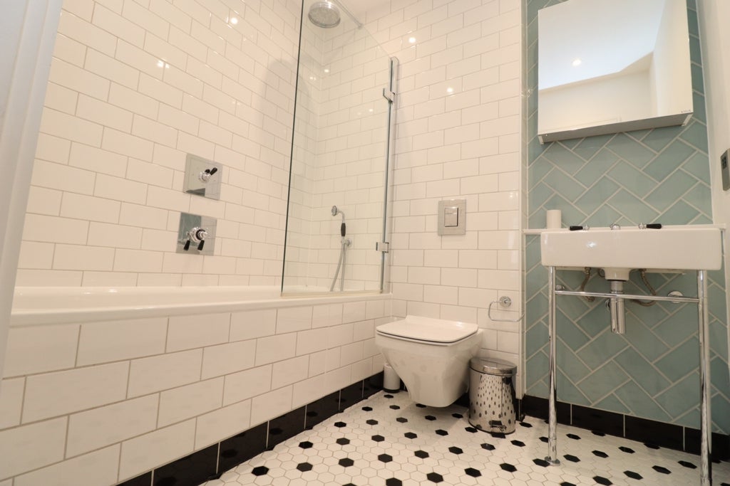 Room Globe Road in Greater London