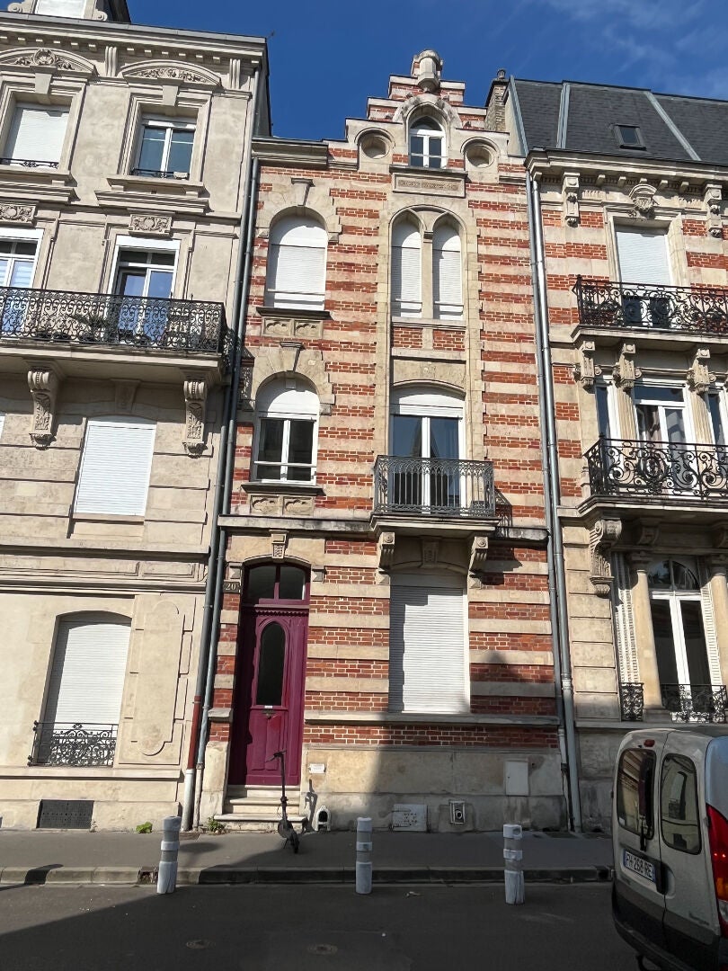 Flat Rue Chabaud in Reims