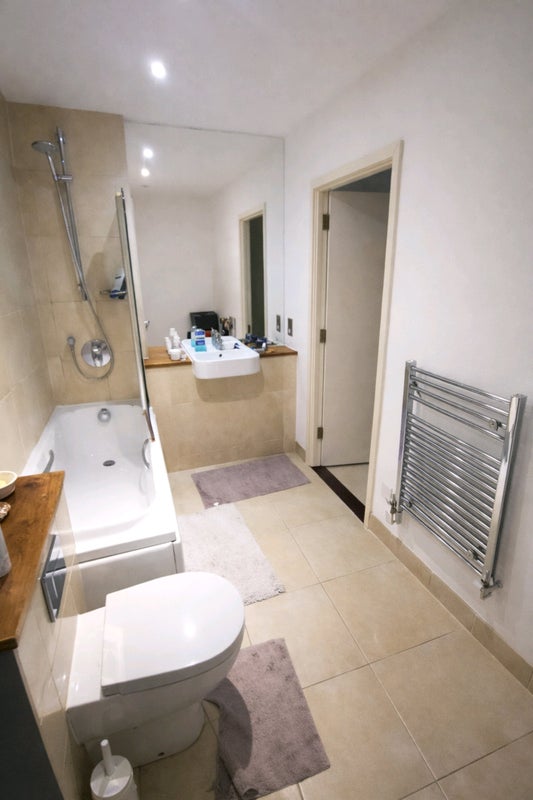 Room Wise Road in Greater London