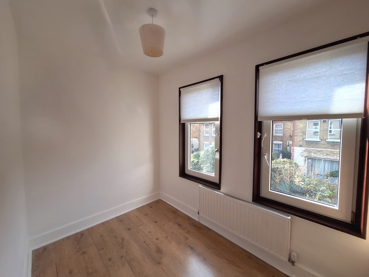 Flat Morieux Road in Greater London