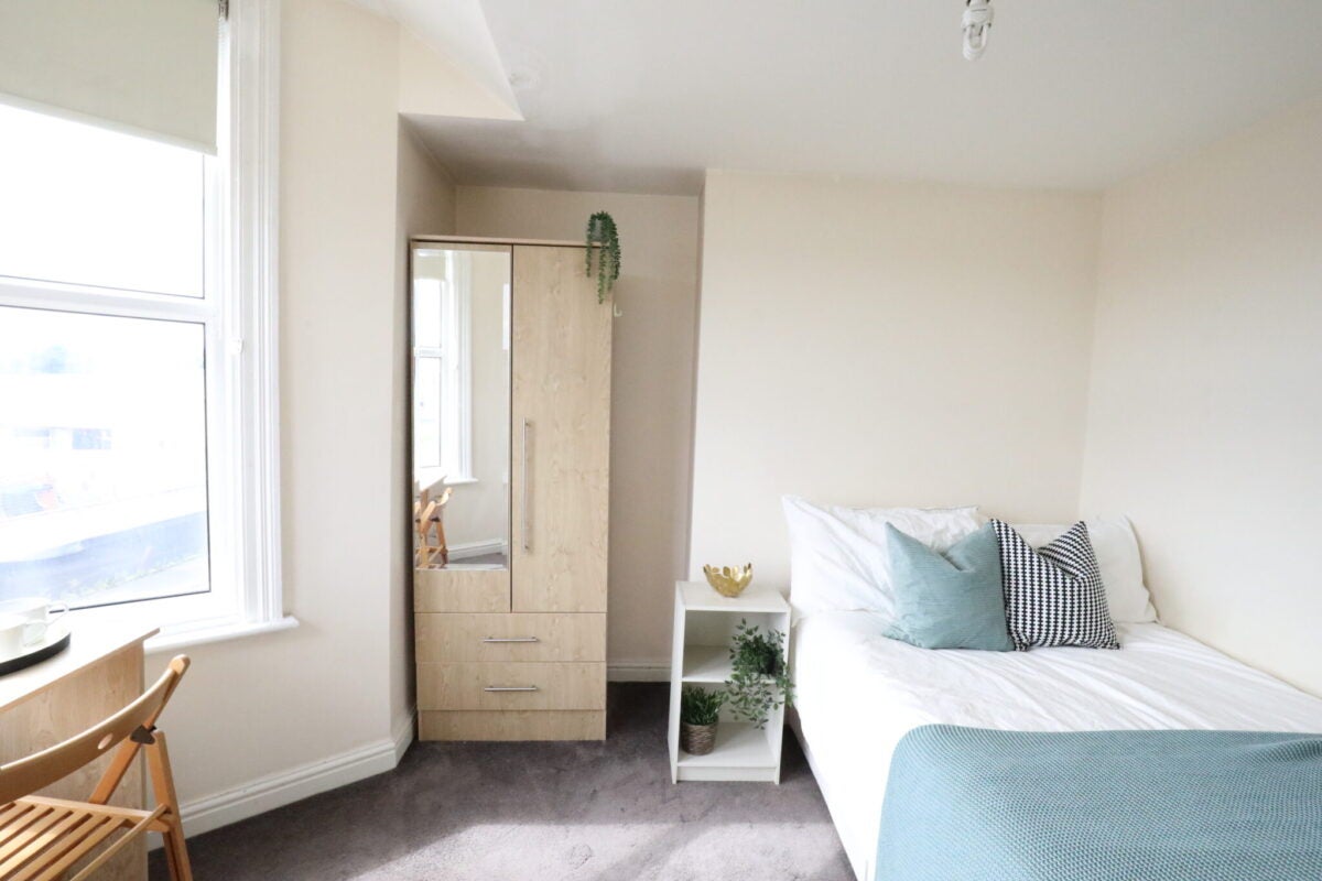 Flat Dinsdale Road in Newcastle upon Tyne