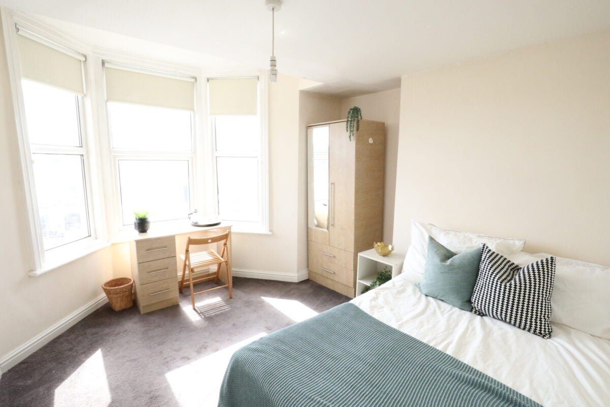 Flat Dinsdale Road in Newcastle upon Tyne