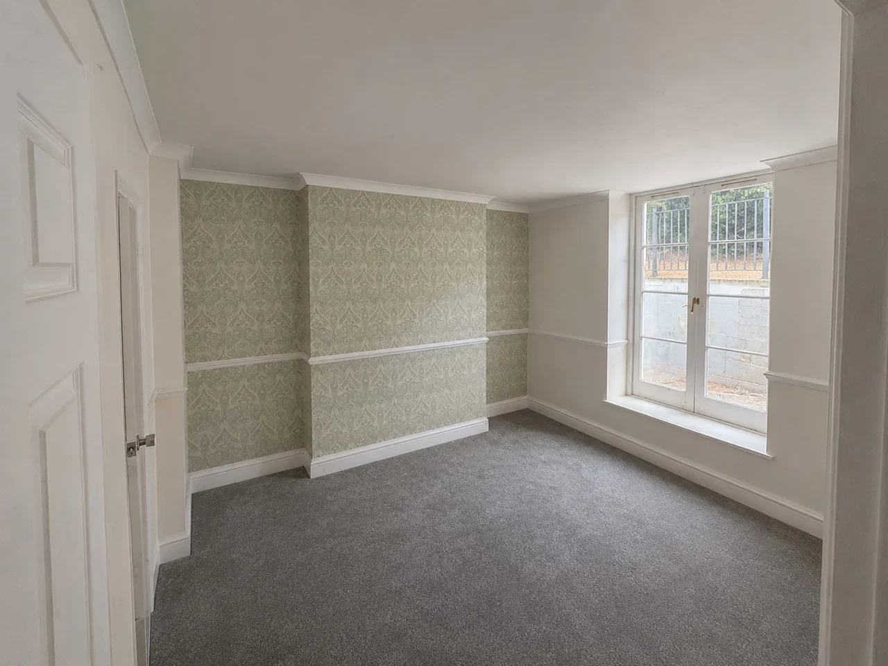 Flat Upton Park in Slough