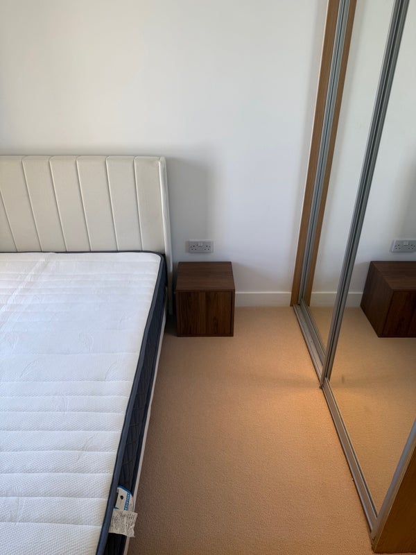 Room Grosvenor Way in Greater London
