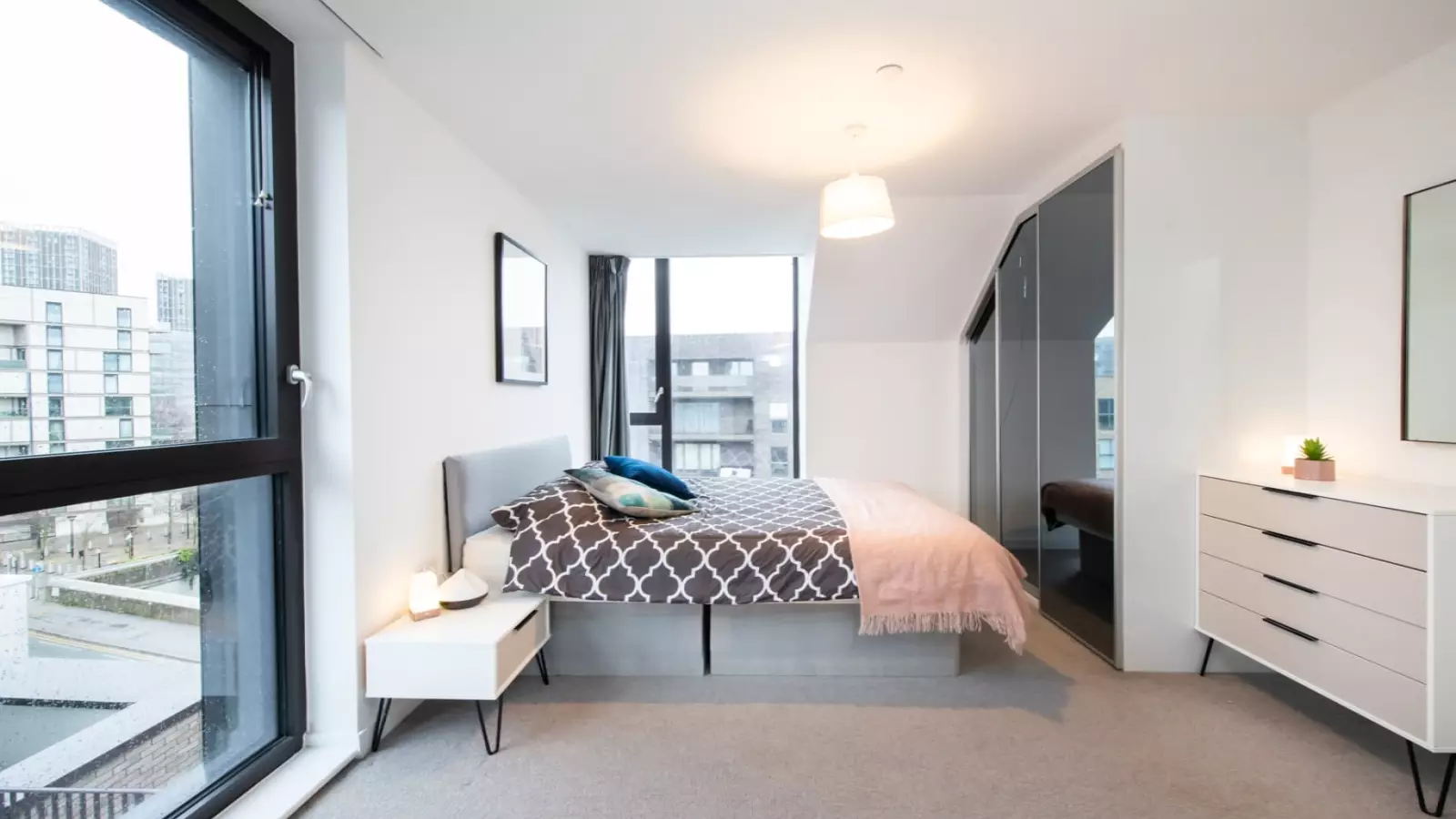 Flat Forrester Way in Greater London