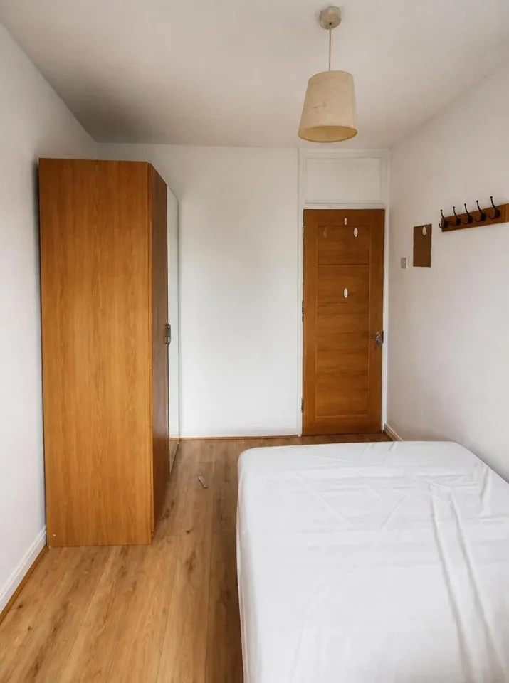 Room Avonmore Road in Greater London