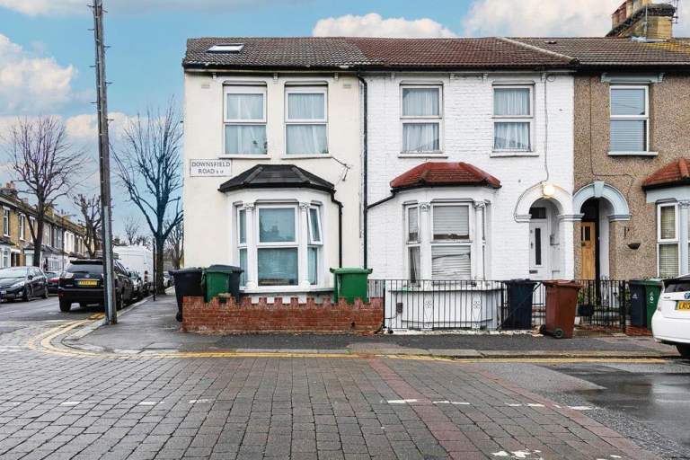 Flat Albany Road in Greater London