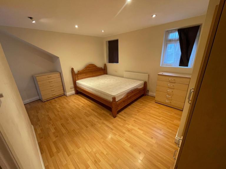 Flat Albany Road in Greater London