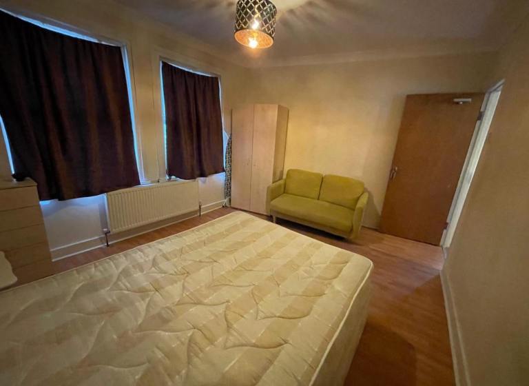 Flat Albany Road in Greater London