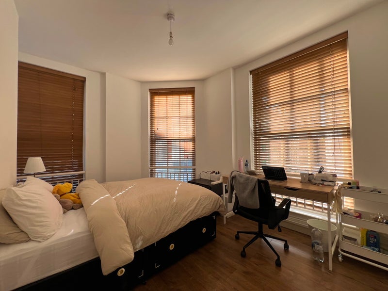 Room Lever Street in Greater London