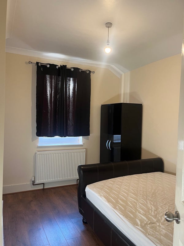 Room Laws Close in Greater London