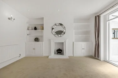 House Warwick Gardens in Greater London