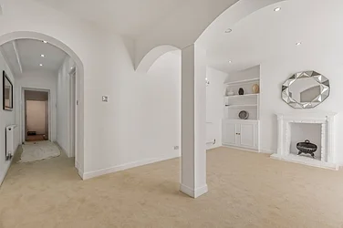 House Warwick Gardens in Greater London