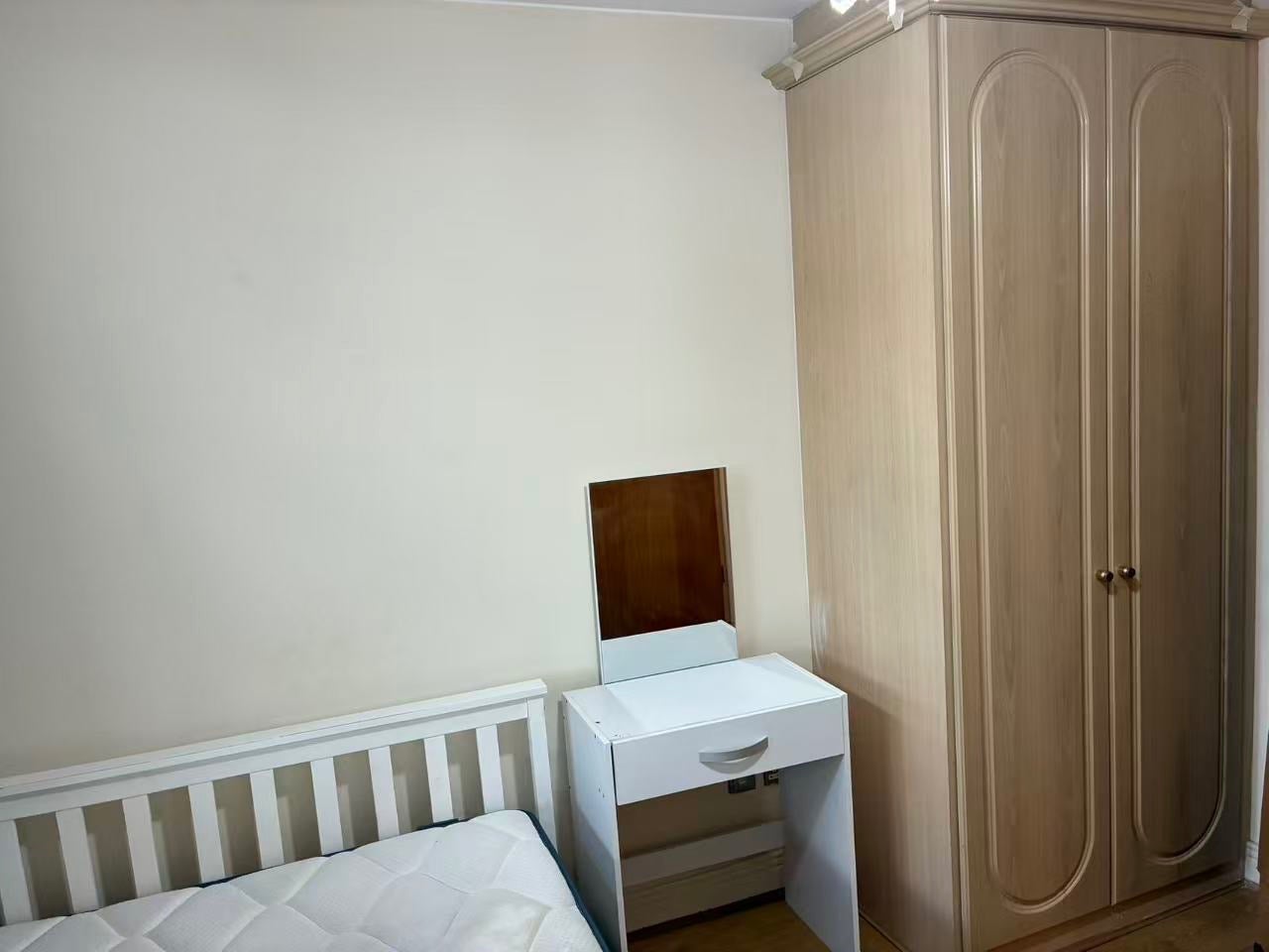 Flat Gerry Raffles Square in Greater London