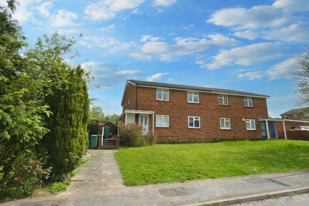 Flat Headley Drive in Reigate and Banstead