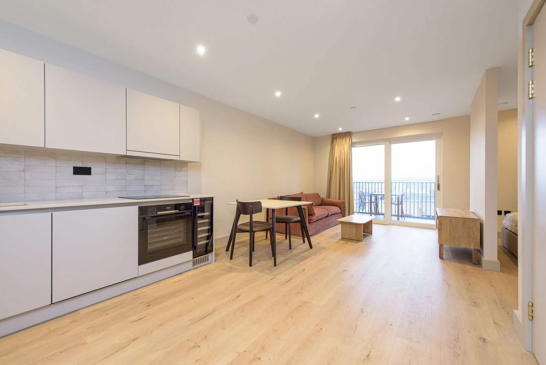 Flat Caversham Road in Greater London