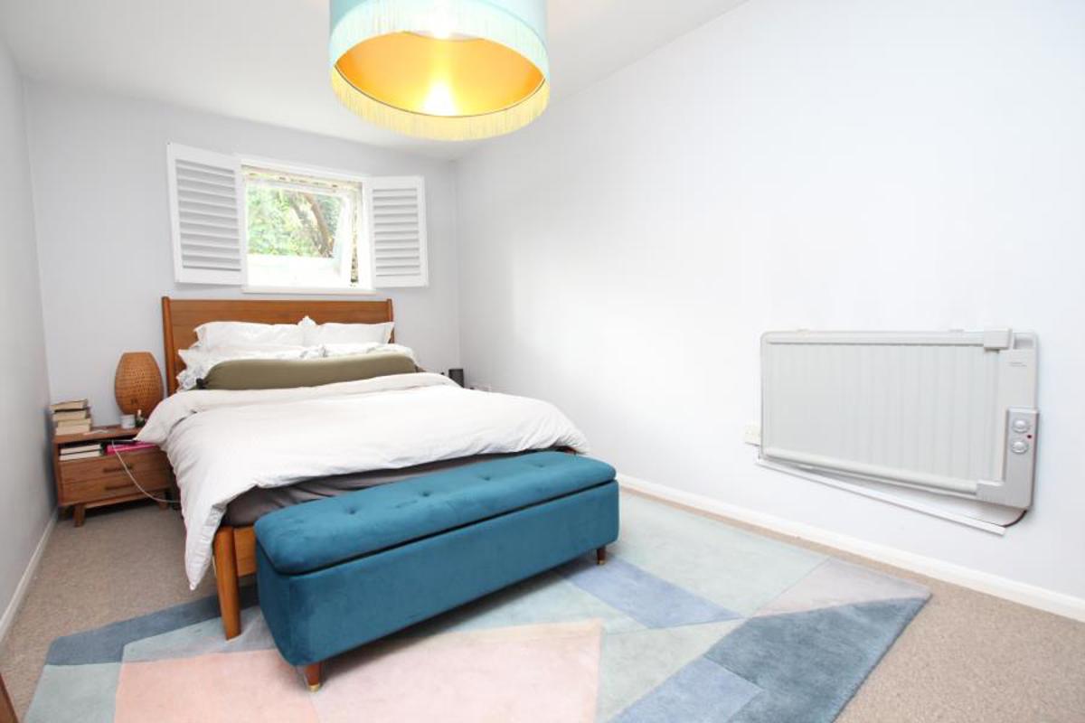 Flat Cotham Road in Bristol