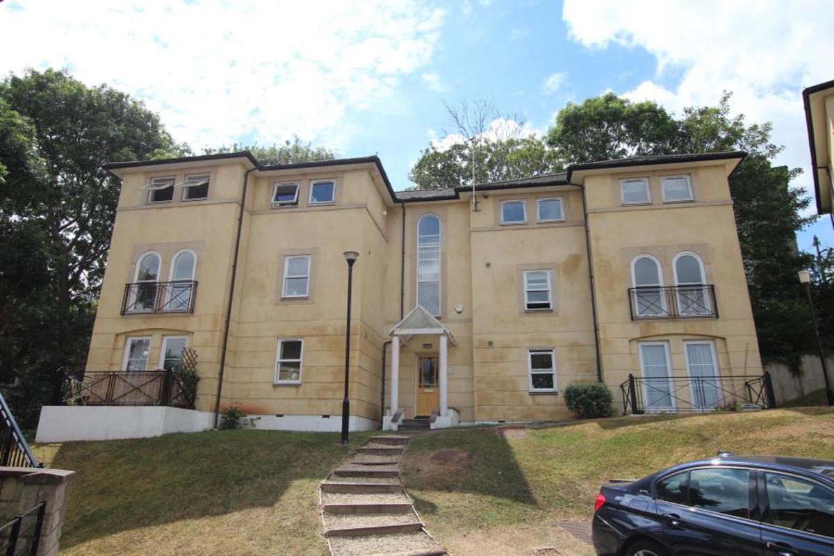 Flat Cotham Road in Bristol
