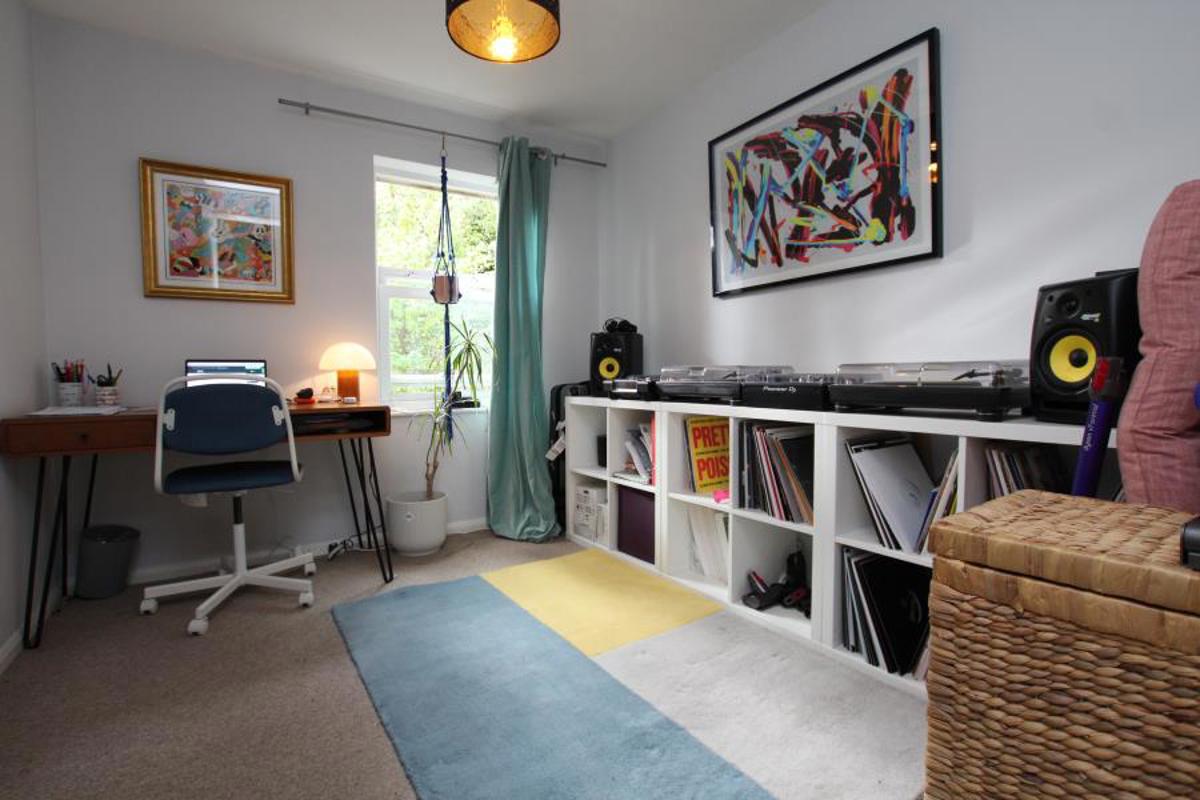 Flat Cotham Road in Bristol