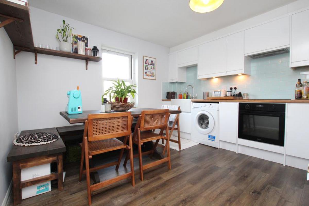 Flat Cotham Road in Bristol