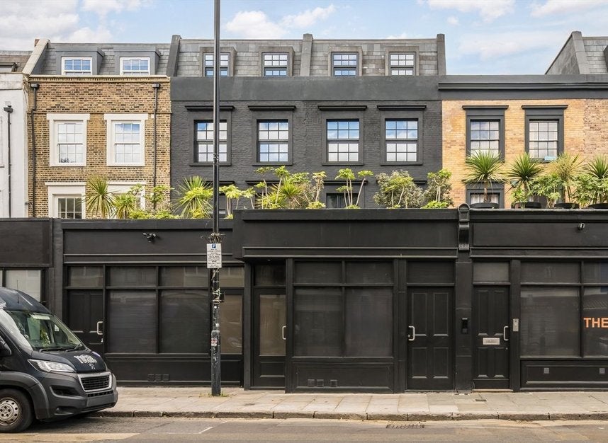 Flat Caledonian Road in Greater London