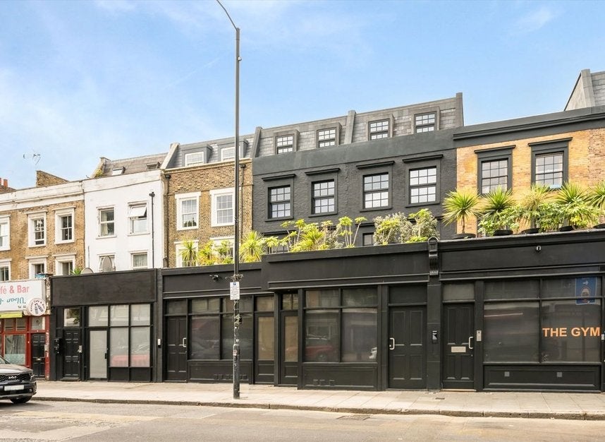 Flat Caledonian Road in Greater London