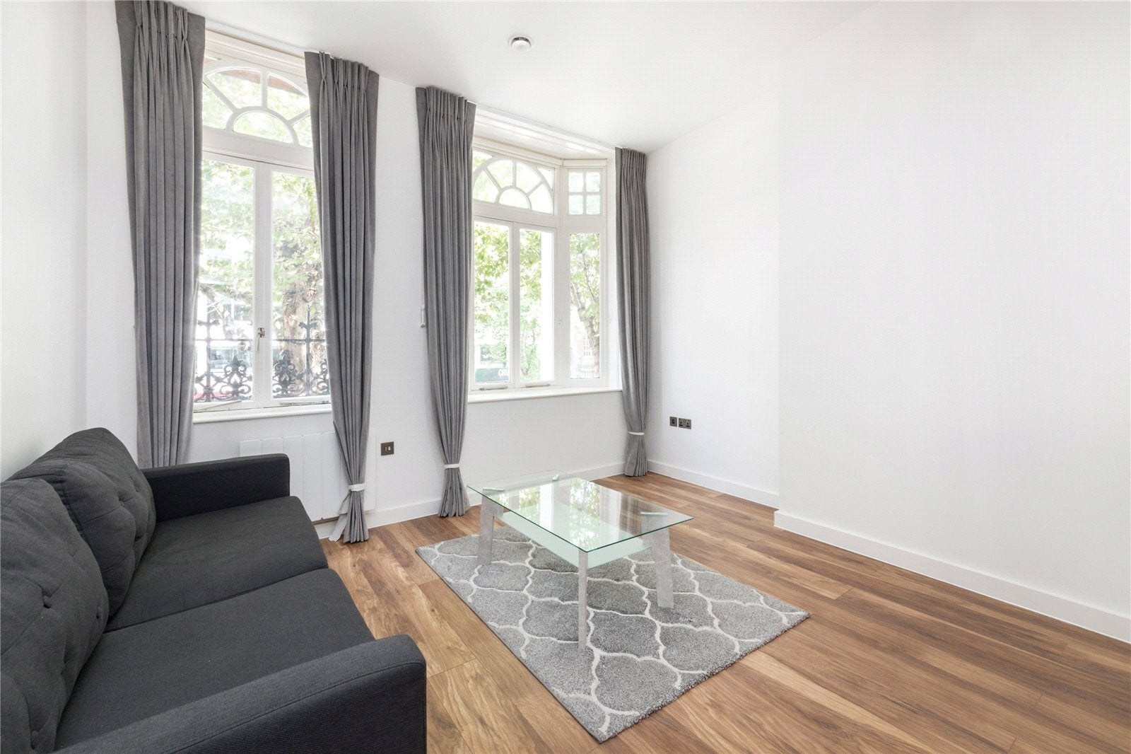 Flat Blackfriars Road in Greater London