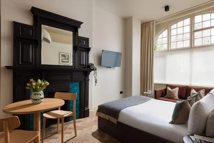 Flat Lymington Road in Greater London