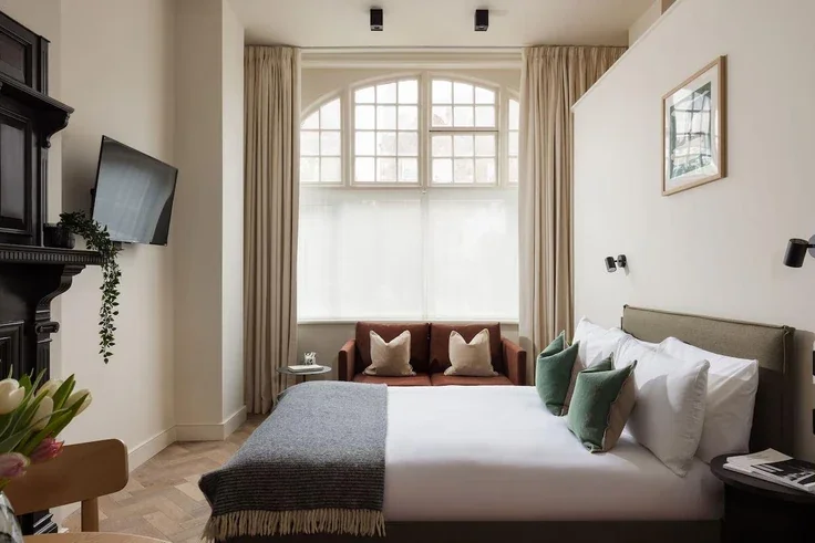 Flat Lymington Road in Greater London