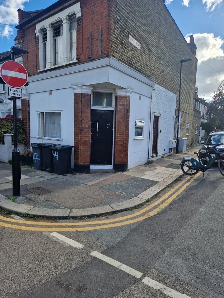 Flat Conway Road in Greater London