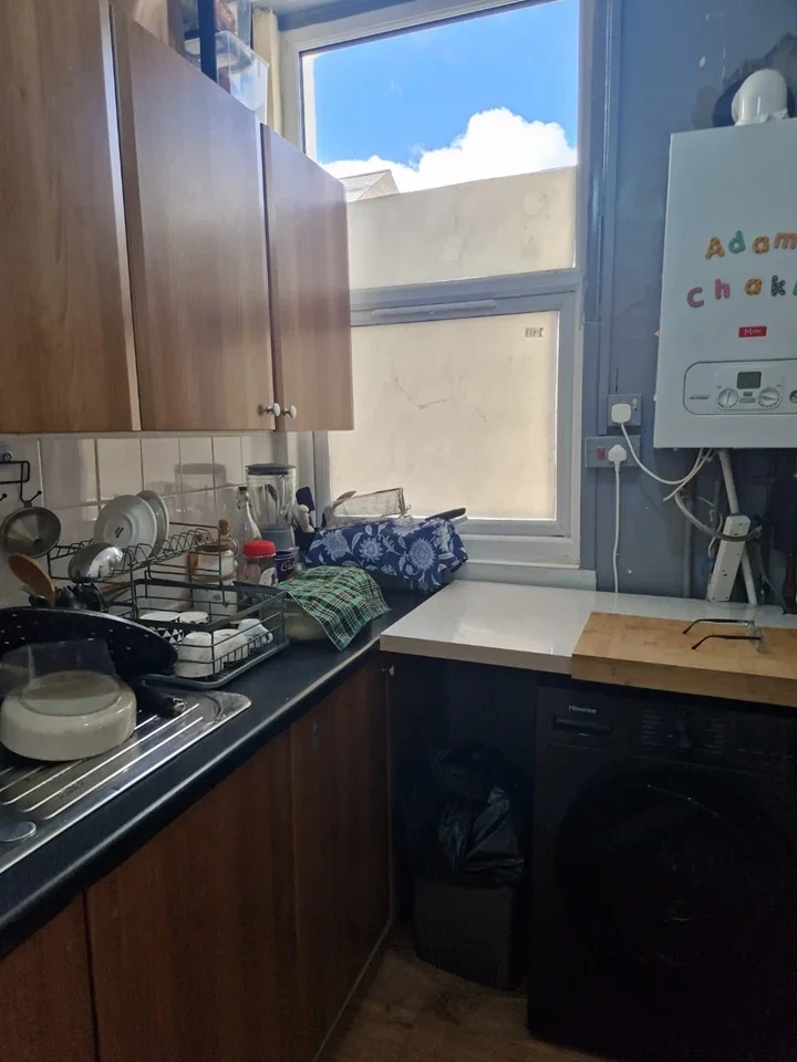 Flat Conway Road in Greater London
