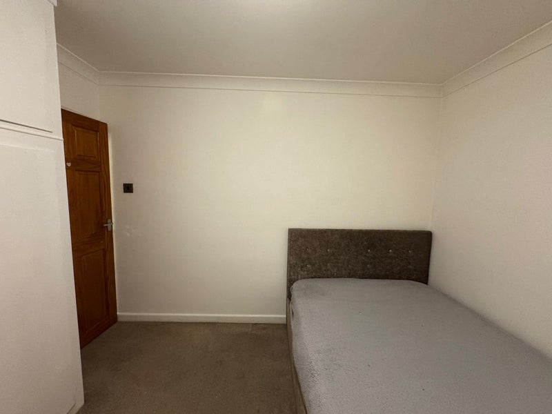 Room Ellenbridge Way in Greater London