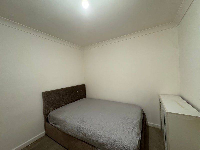 Room Ellenbridge Way in Greater London