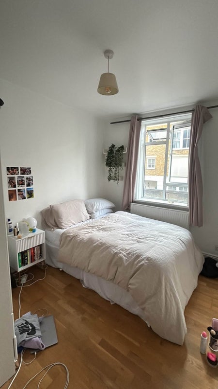 Room Tyndale Lane in Greater London