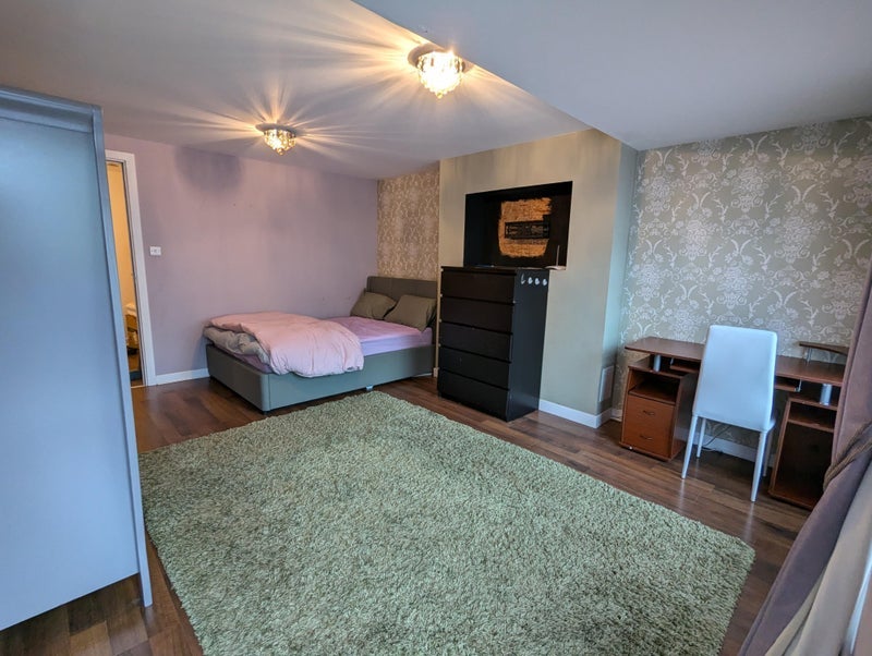 Room Lochburn Gardens in Glasgow