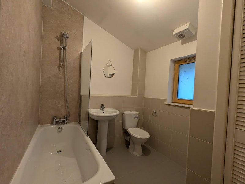 Room Lochburn Gardens in Glasgow