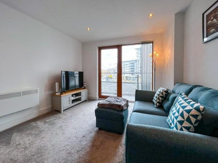 Flat Armouries Drive in Leeds