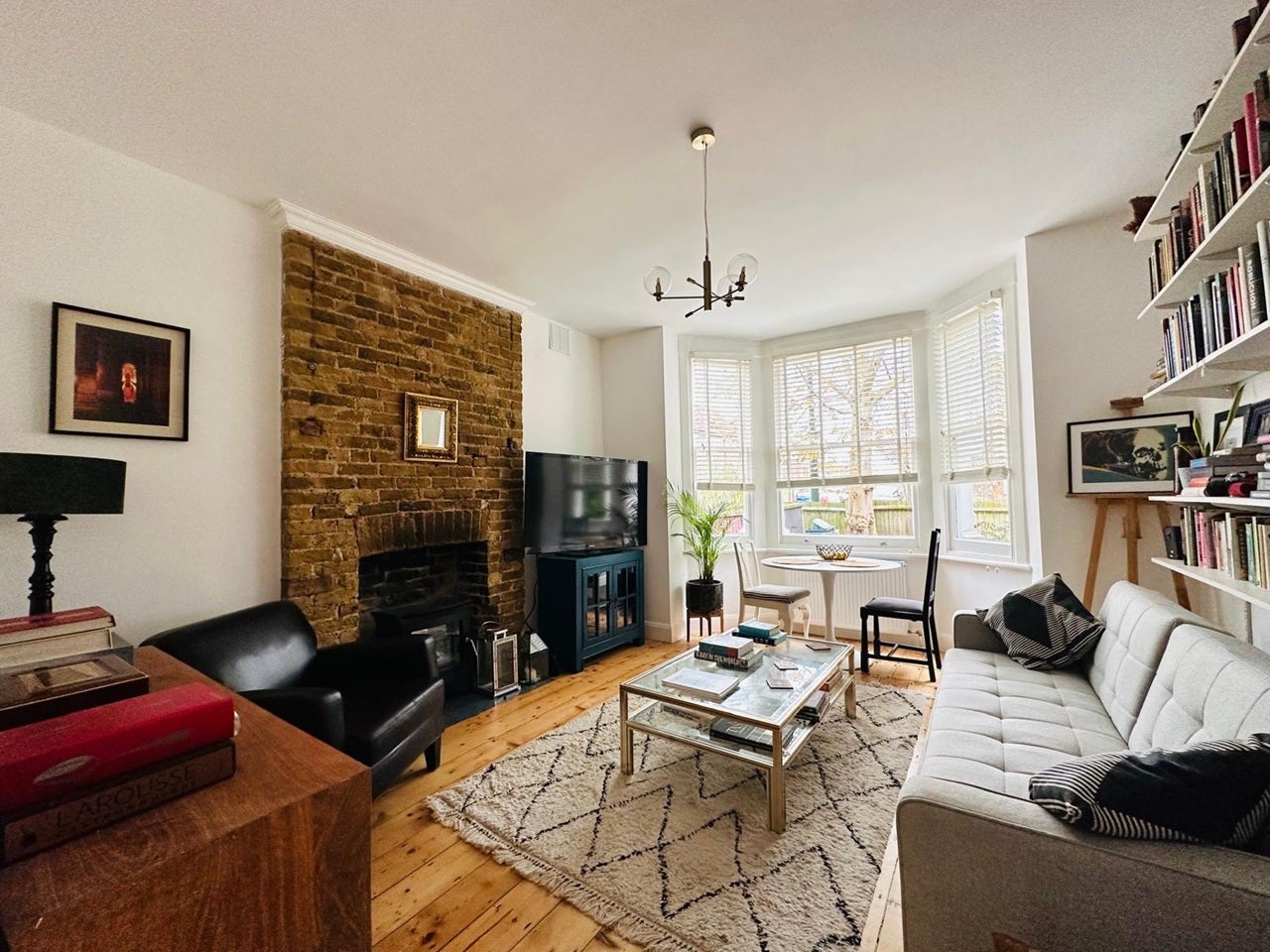 Flat Waldegrave Road in Greater London