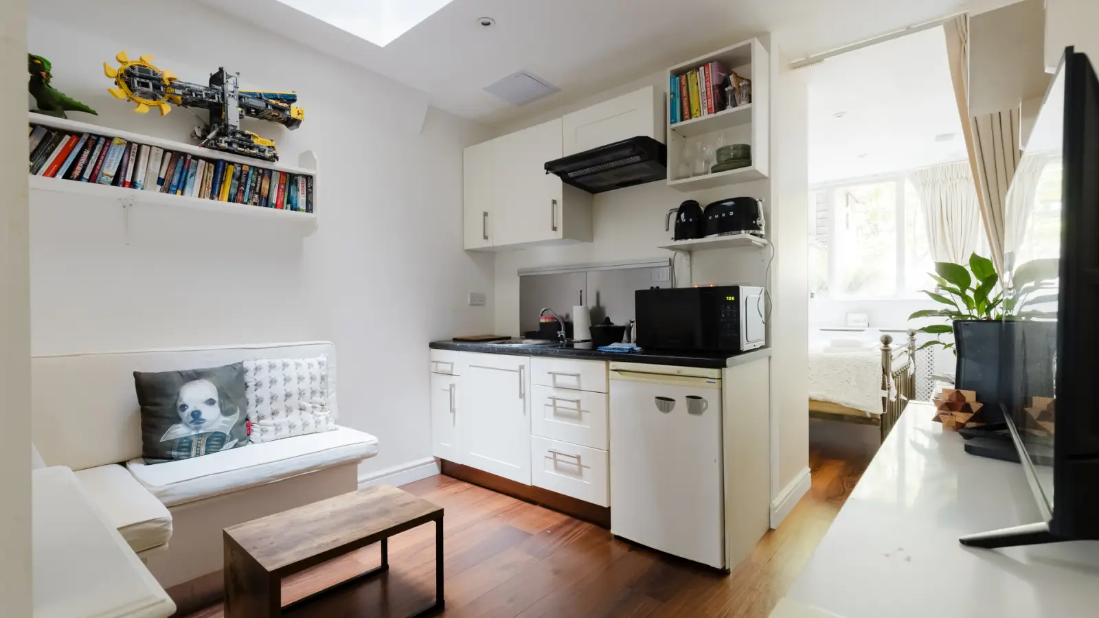 Flat Howitt Road in Greater London